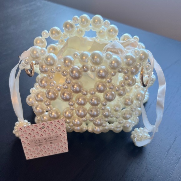 NWT LULLA COLLECTION
Faux Pearl Mini Bucket Bag w/ Detachable Shoulder Strap - Picture 4 of 8